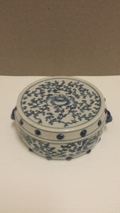 Old Chinese lidded bowl
