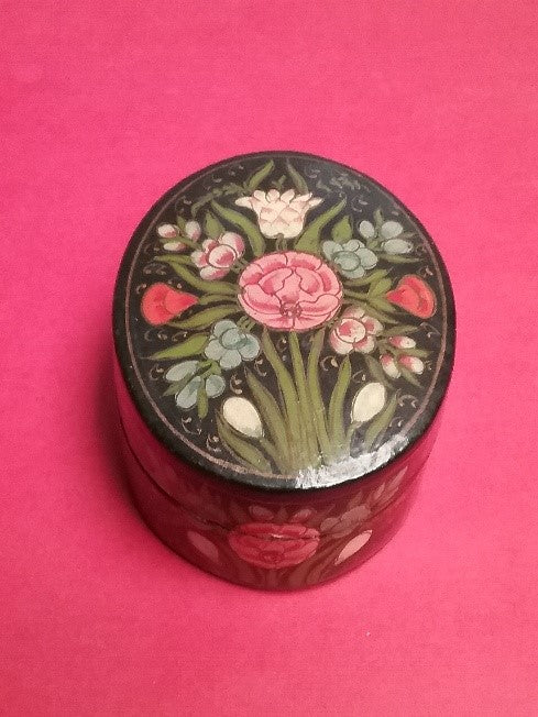 Asian lacquer ware, oval trinket box.